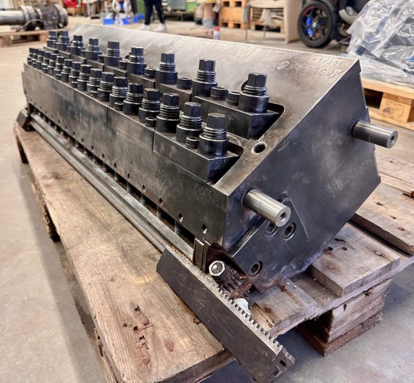 Wide slot die